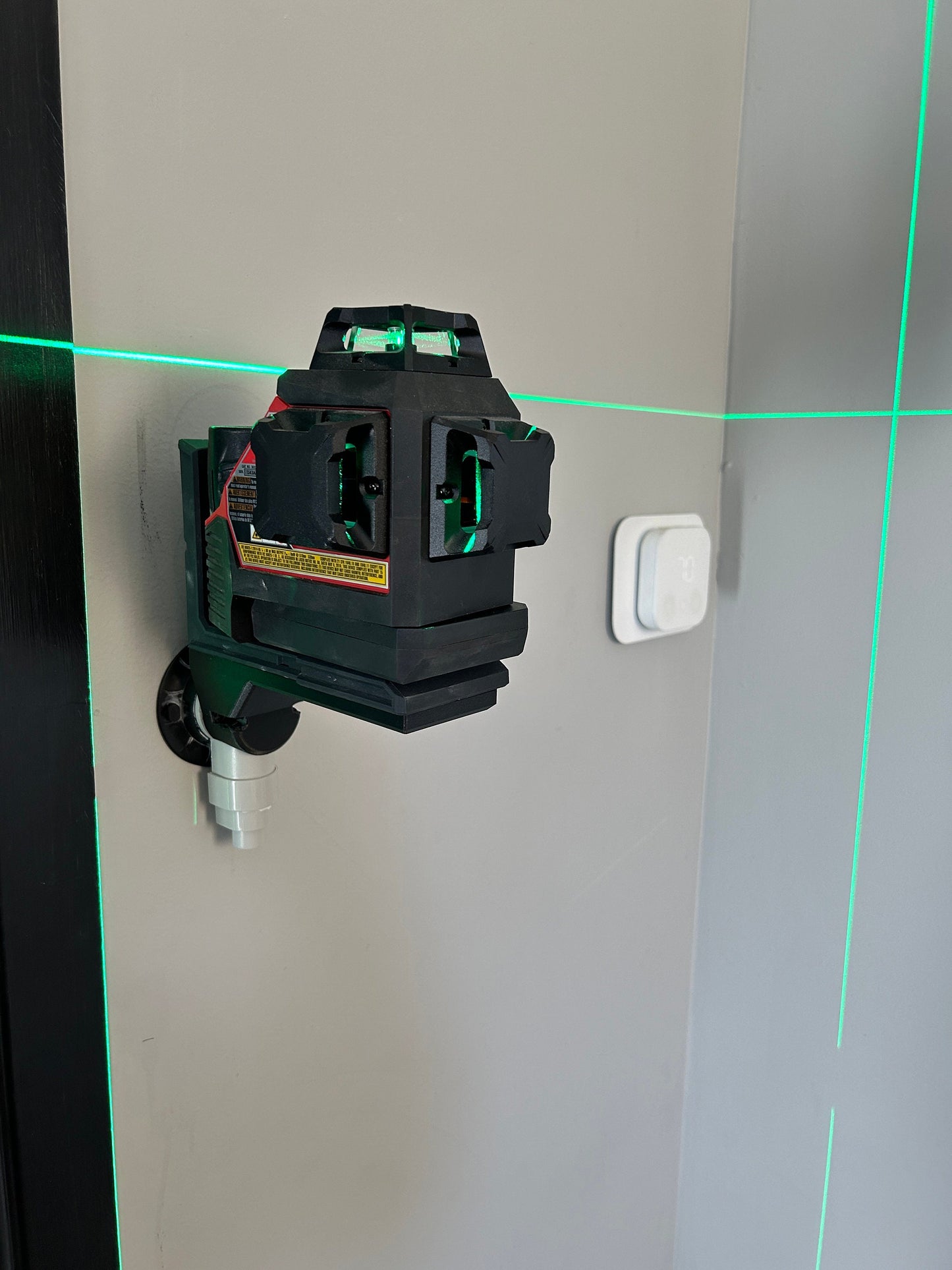 Laser level suction cup mount