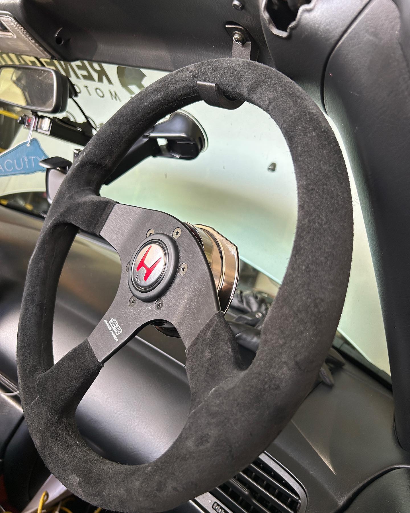 Steering wheel hanger