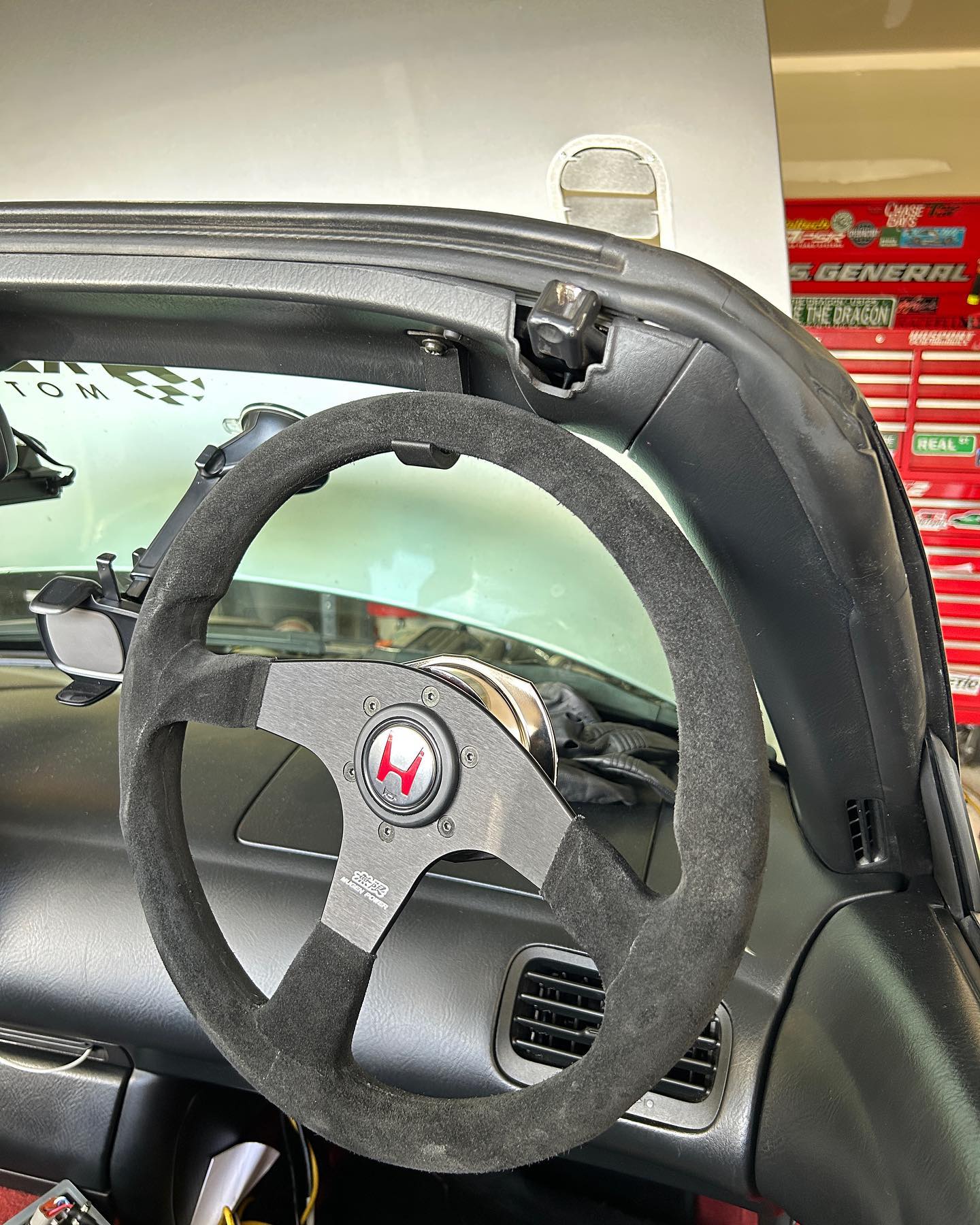 Steering wheel hanger