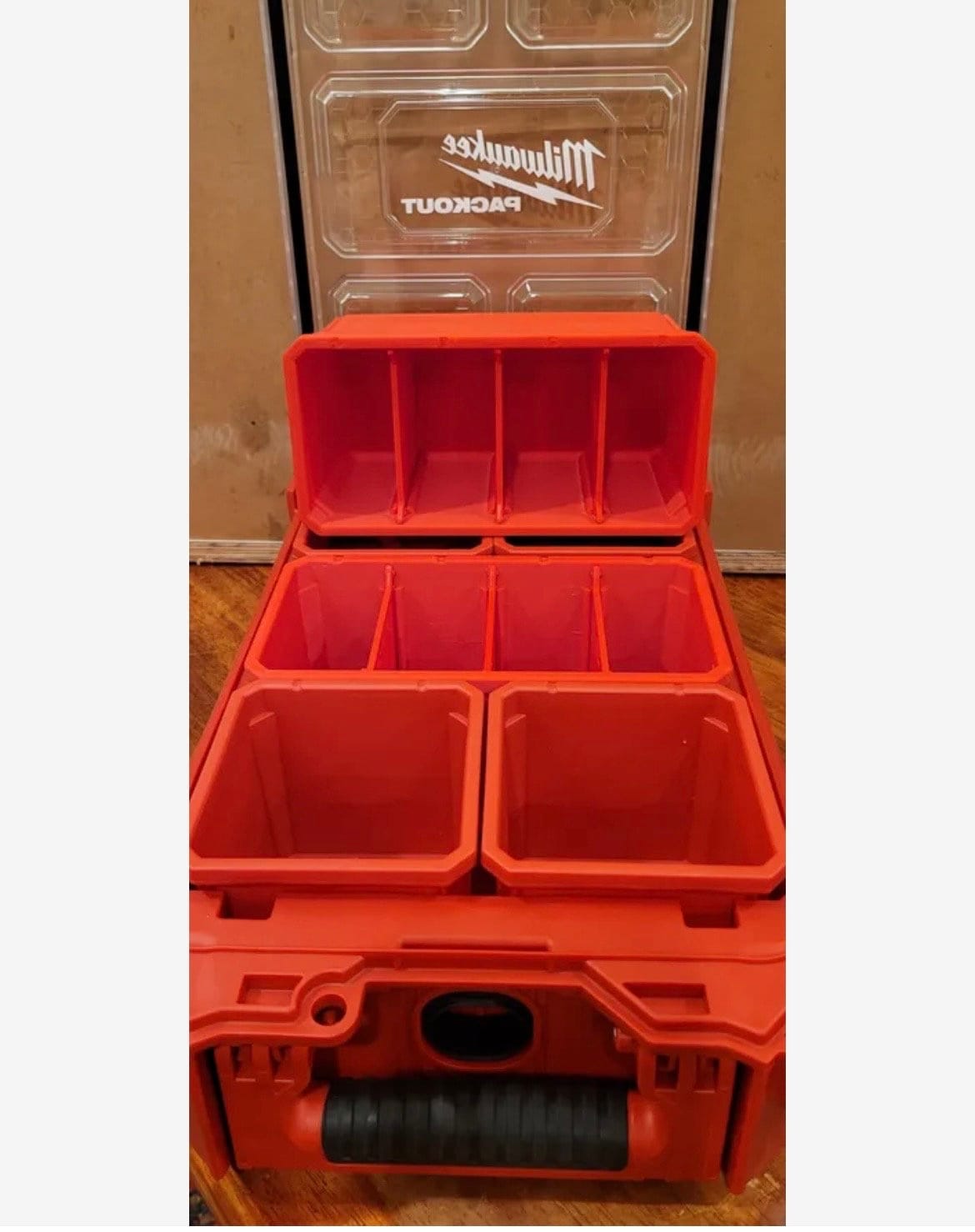 Milwaukee bin with dividers